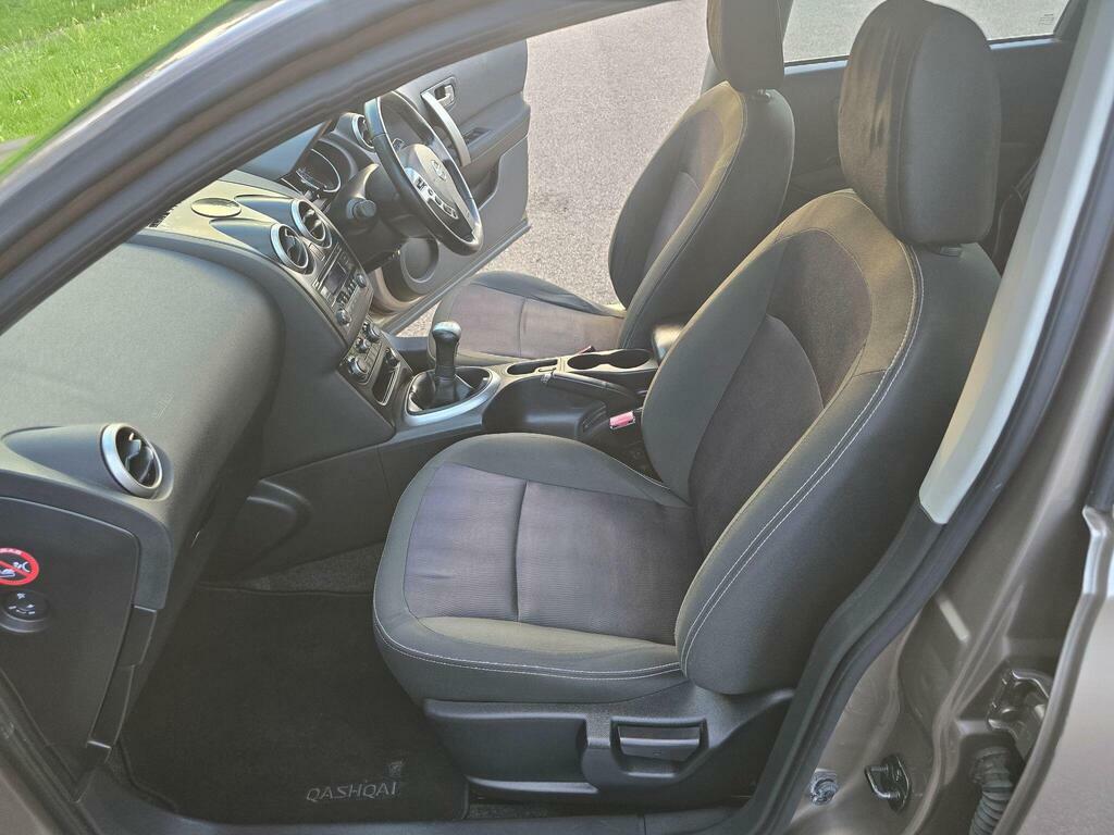 Nissan Qashqai Hatchback Dci N-tec Plus 2012 White #81