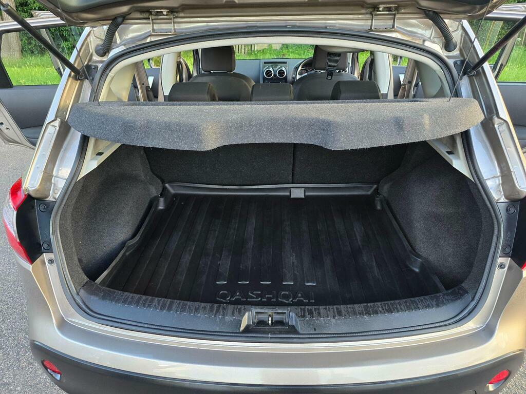 Nissan Qashqai Hatchback Dci N-tec Plus 2012 White #55