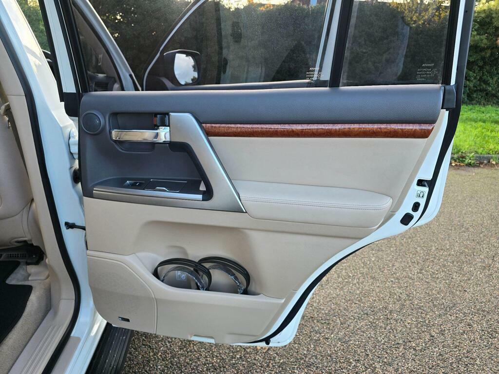 Toyota Land Cruiser V8 4.5L Null White #72