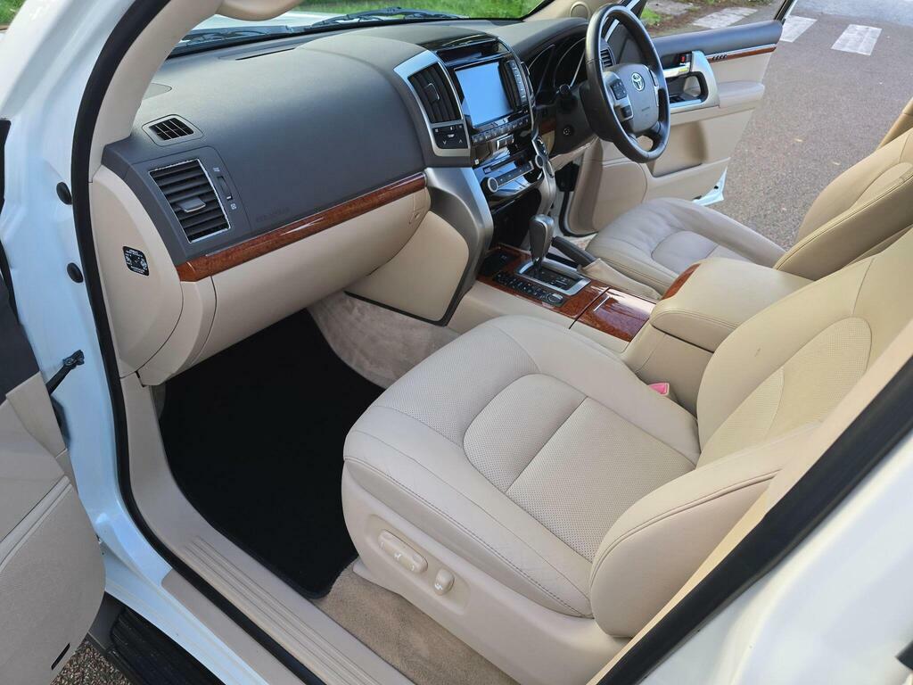 Toyota Land Cruiser V8 4.5L Null White #77