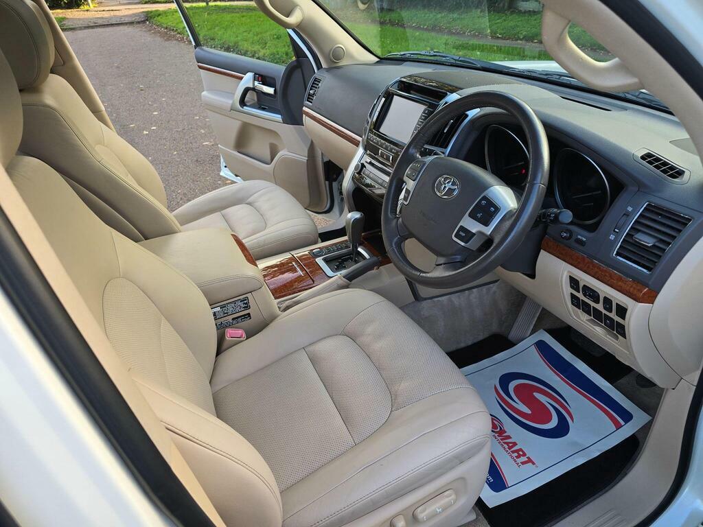 Toyota Land Cruiser V8 4.5L Null White #60