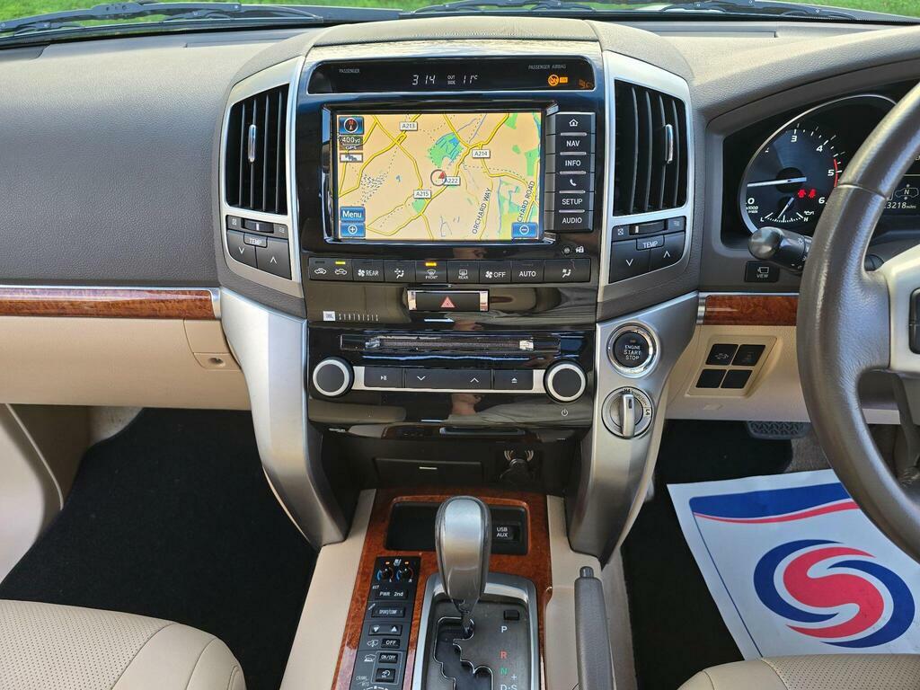 Toyota Land Cruiser V8 4.5L Null White #85