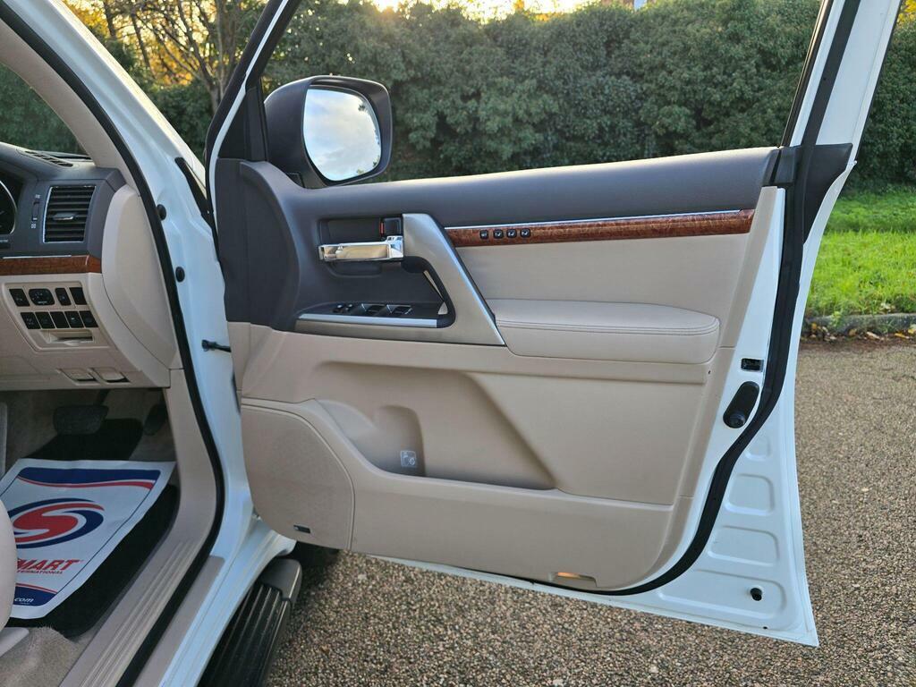 Toyota Land Cruiser V8 4.5L Null White #73