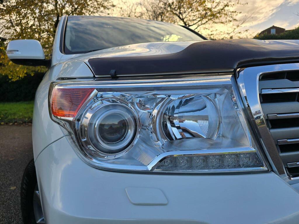 Toyota Land Cruiser V8 4.5L Null White #19