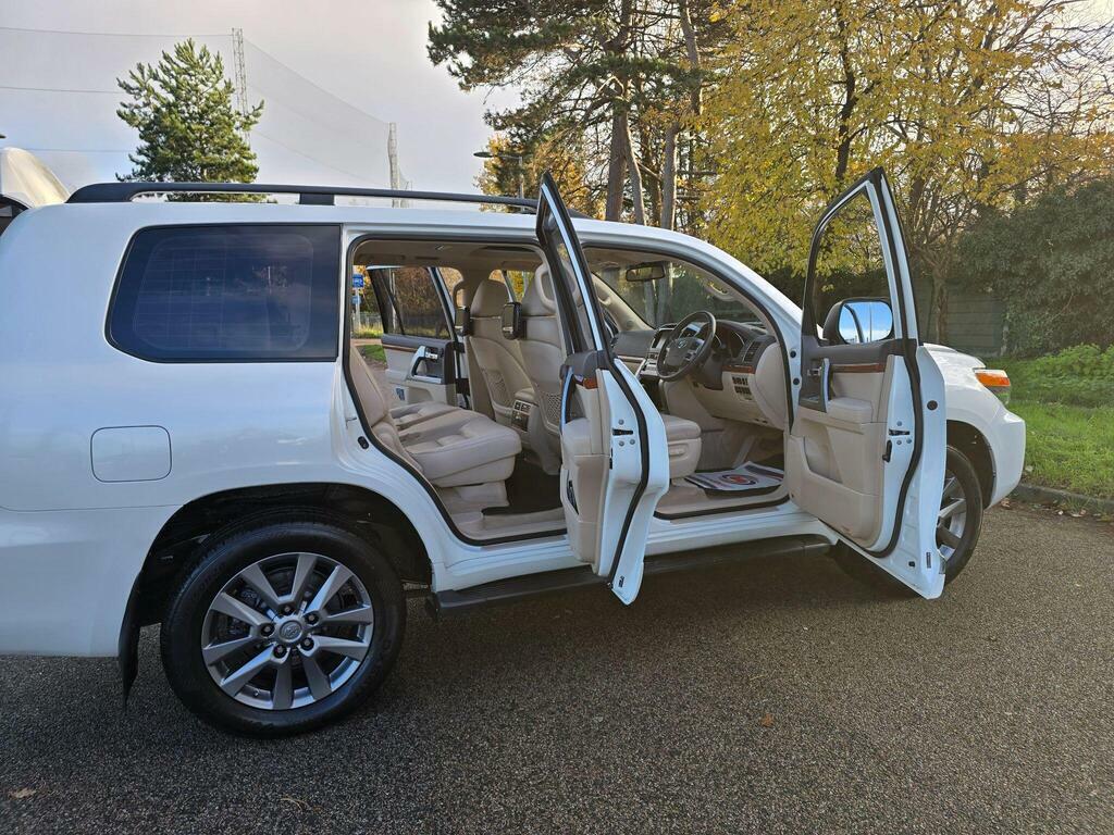 Toyota Land Cruiser V8 4.5L Null White #47