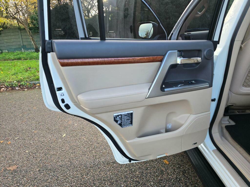 Toyota Land Cruiser V8 4.5L Null White #74