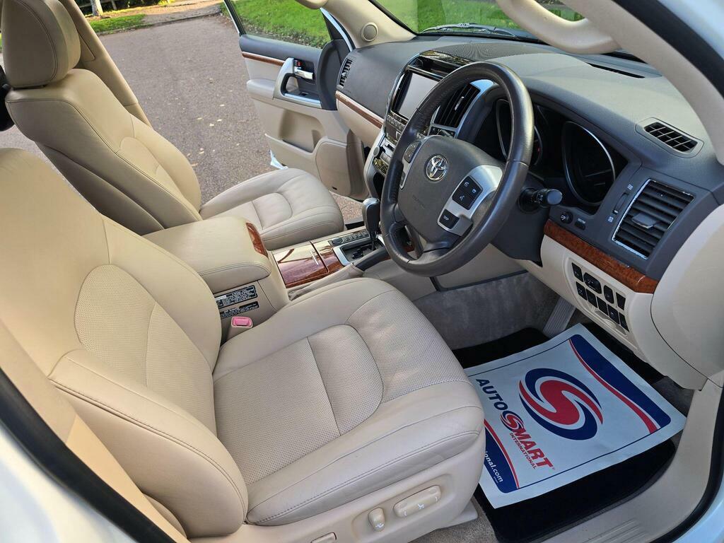 Toyota Land Cruiser V8 4.5L Null White #62