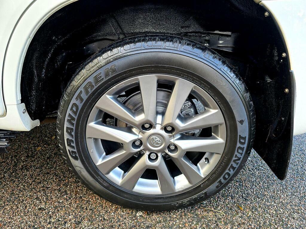 Toyota Land Cruiser V8 4.5L Null White #91