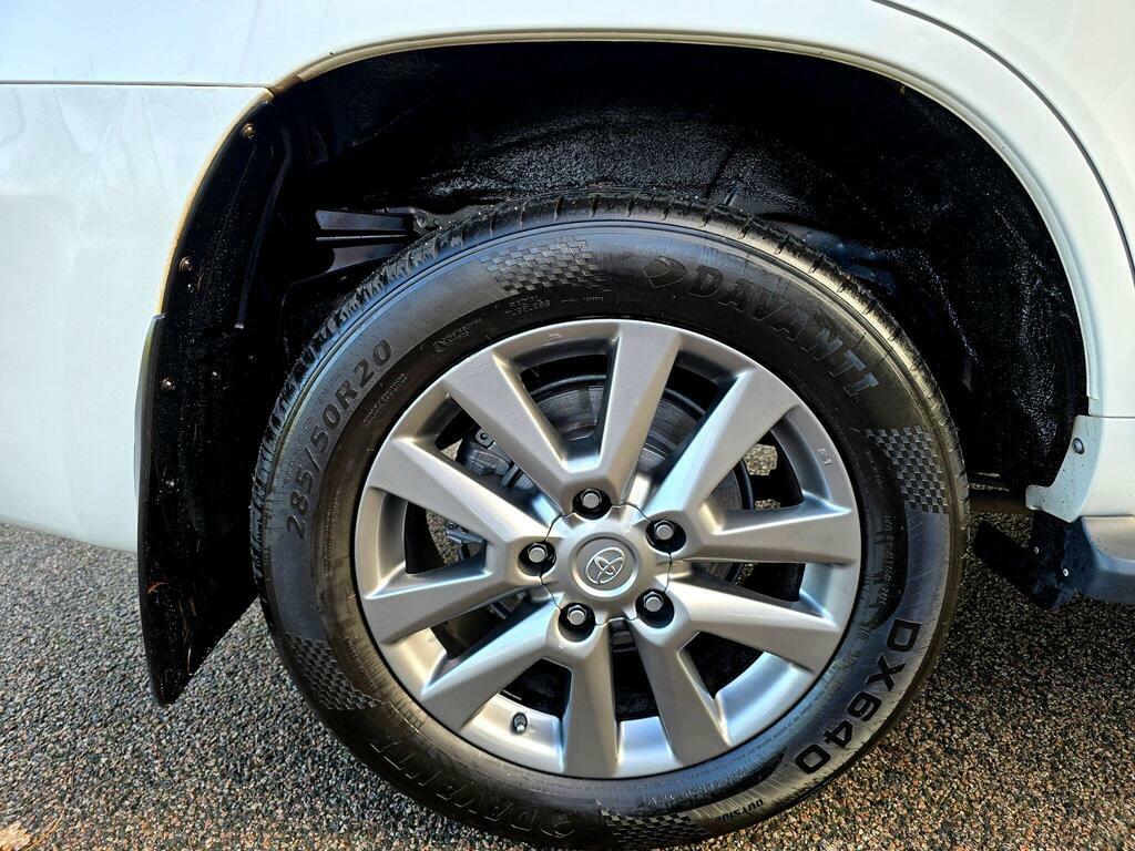 Toyota Land Cruiser V8 4.5L Null White #99