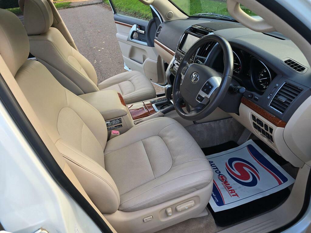 Toyota Land Cruiser V8 4.5L Null White #87