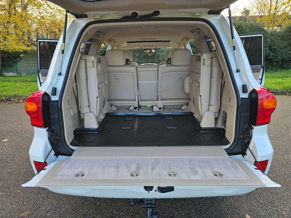 Toyota Land Cruiser V8 4.5L Null White #39