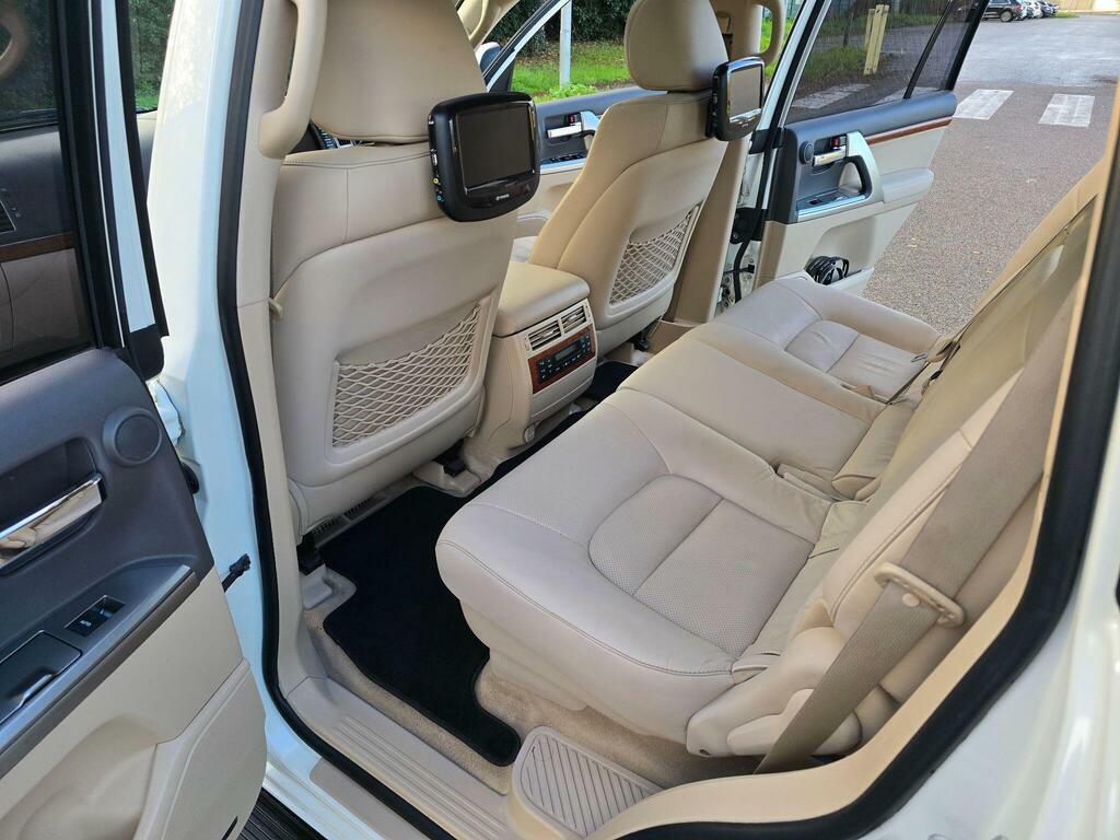 Toyota Land Cruiser V8 4.5L Null White #52
