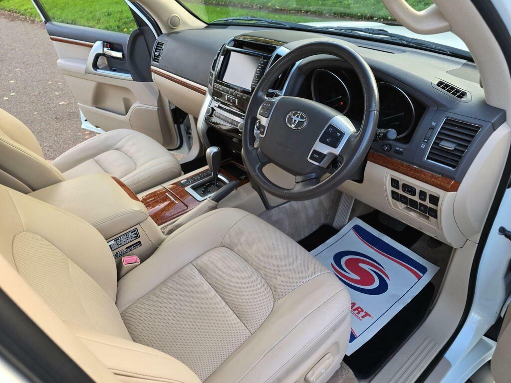 Toyota Land Cruiser V8 4.5L Null White #63