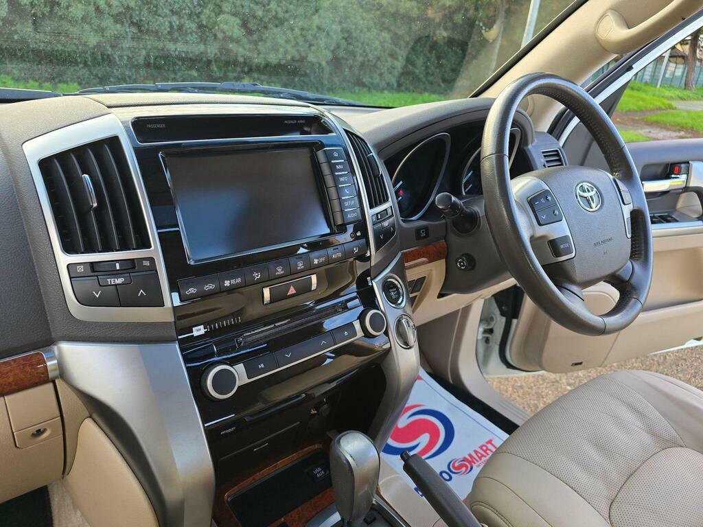 Toyota Land Cruiser V8 4.5L Null White #80