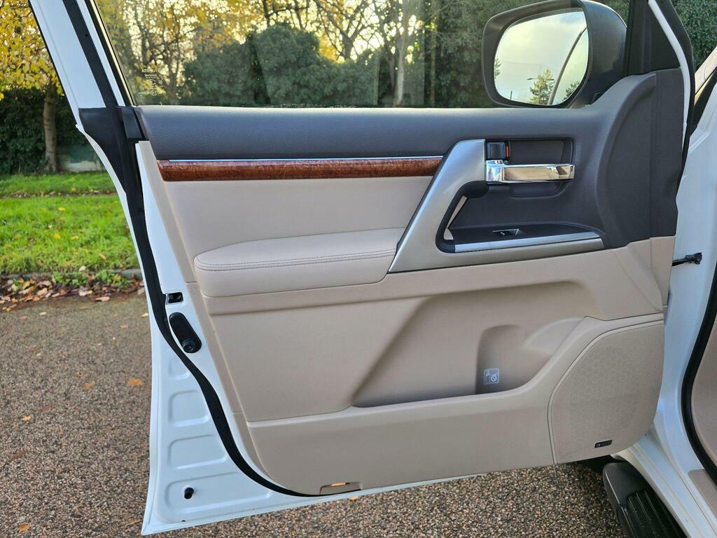 Toyota Land Cruiser V8 4.5L Null White #75