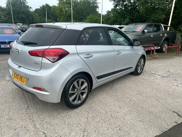 Hyundai I20 2015 1.2 Premium Hatchback Euro Silver #3