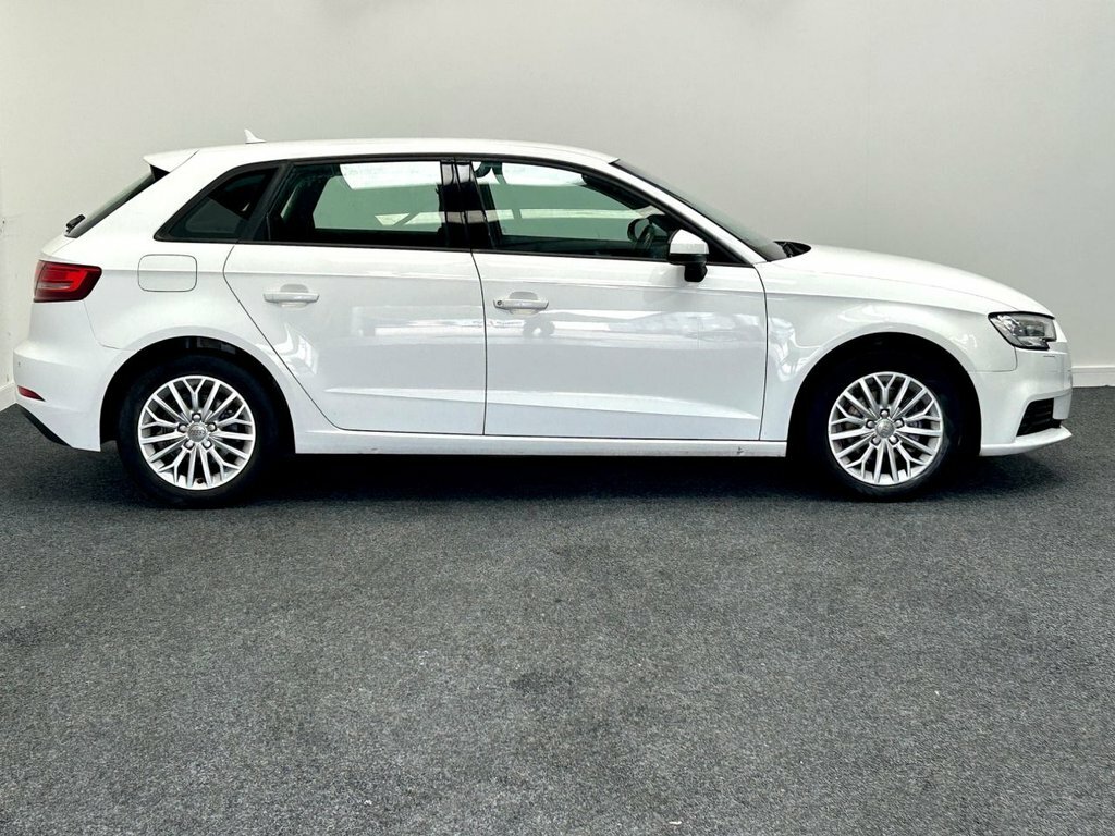 Audi A3 1.5L Se Technik VN19LCC White #3