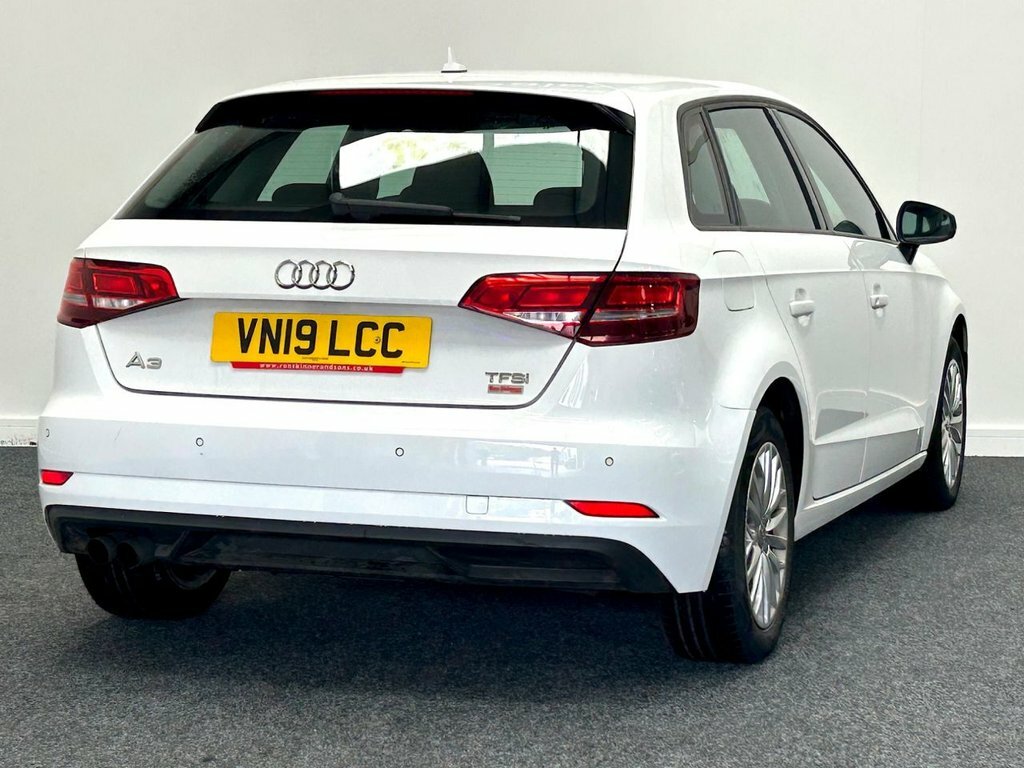 Audi A3 1.5L Se Technik VN19LCC White #4