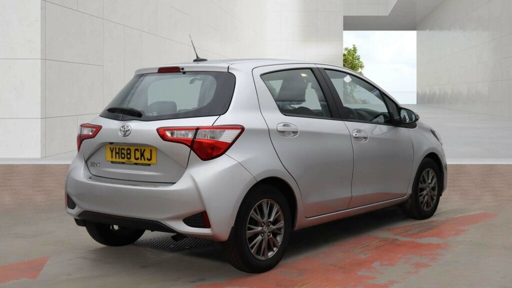Toyota Yaris Yaris Icon Vvt-i Cvt Silver #4