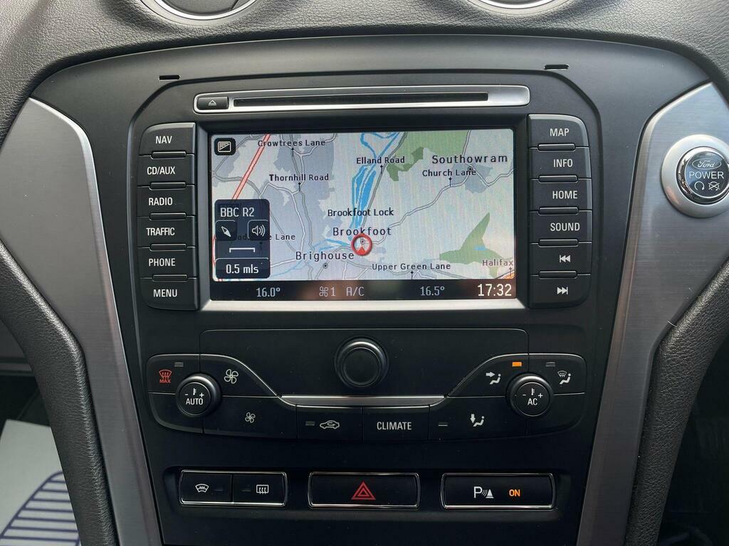 Ford Mondeo Zetec Silver #22
