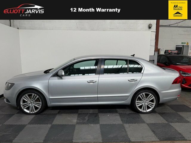 Skoda Superb 2.0 Tdi Elegance Hatchback Dsg 4Wd Euro Silver #4
