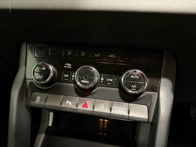 Skoda Karoq Edition Green #33