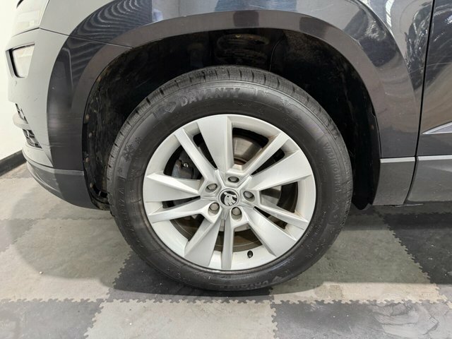 Skoda Karoq Edition Green #5