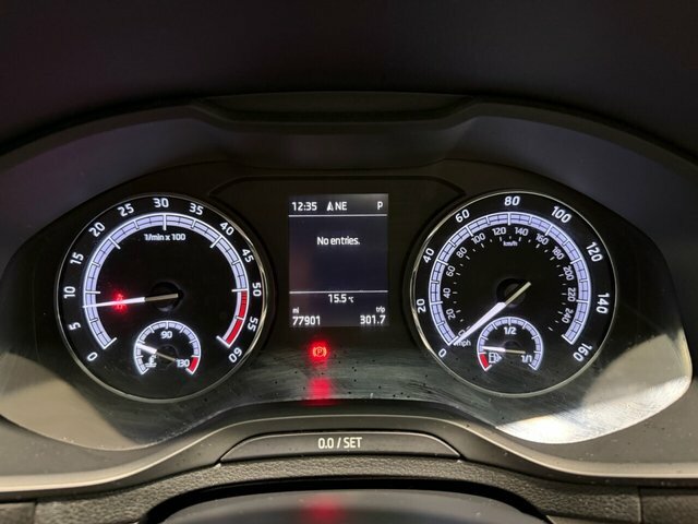 Skoda Karoq Edition Green #70