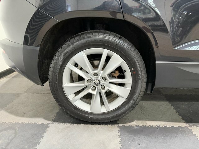 Skoda Karoq Edition Green #7