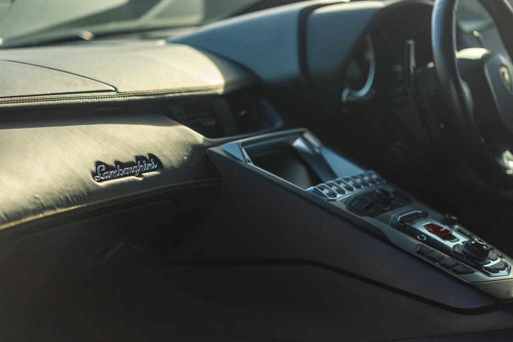 Lamborghini Aventador V12 White #54