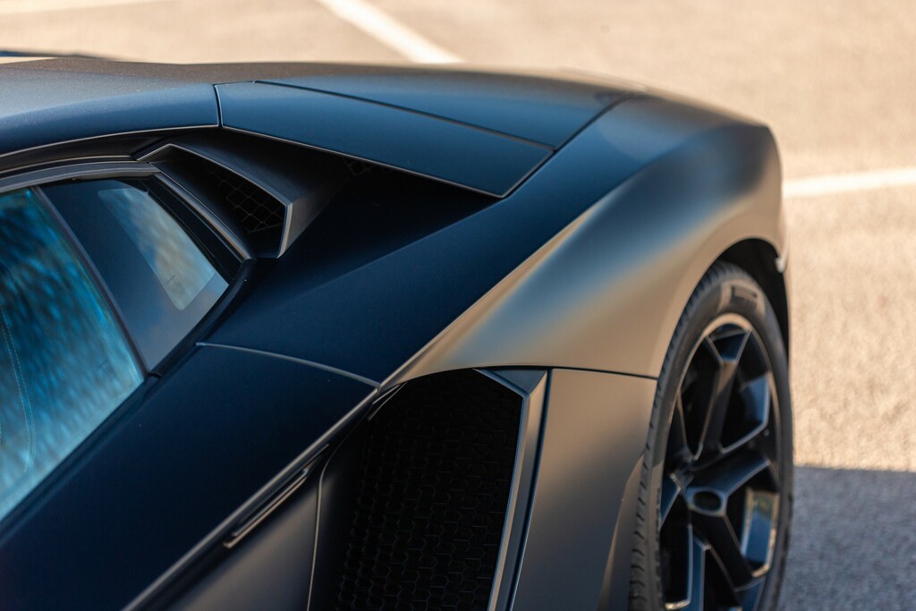 Lamborghini Aventador V12 White #136