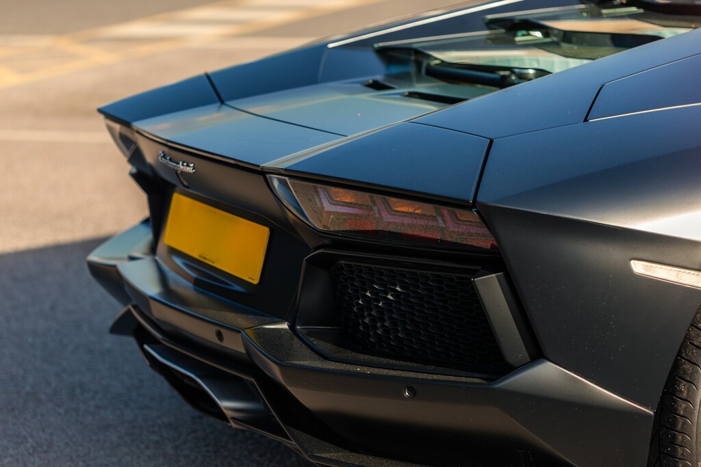 Lamborghini Aventador V12 White #102