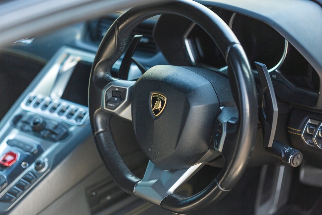 Lamborghini Aventador V12 White #119