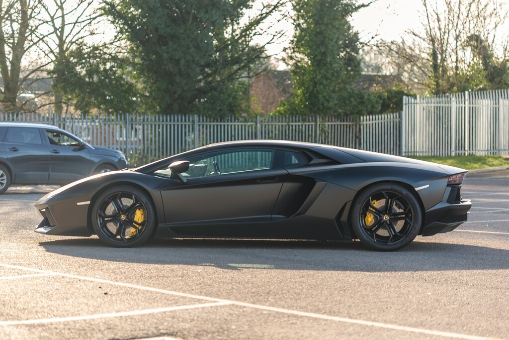 Lamborghini Aventador V12 White #83