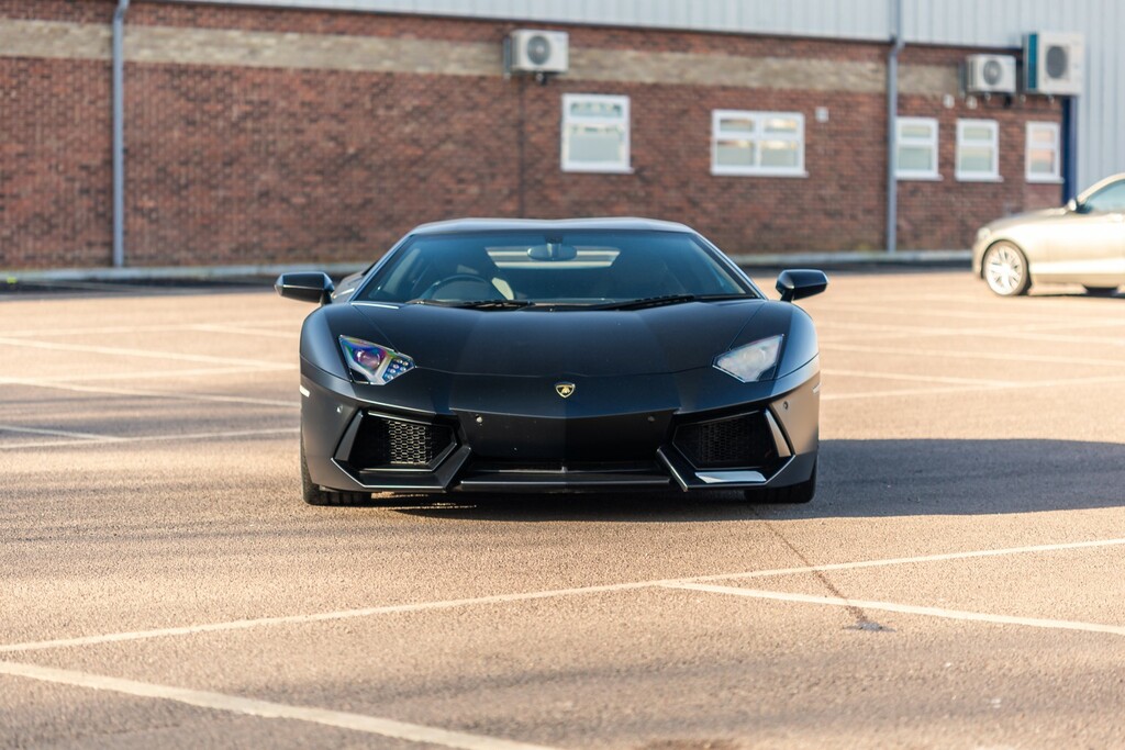 Lamborghini Aventador V12 White #73