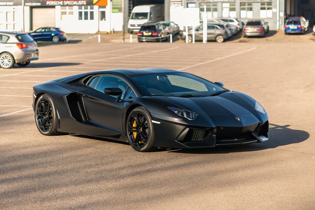 Lamborghini Aventador V12 White #8