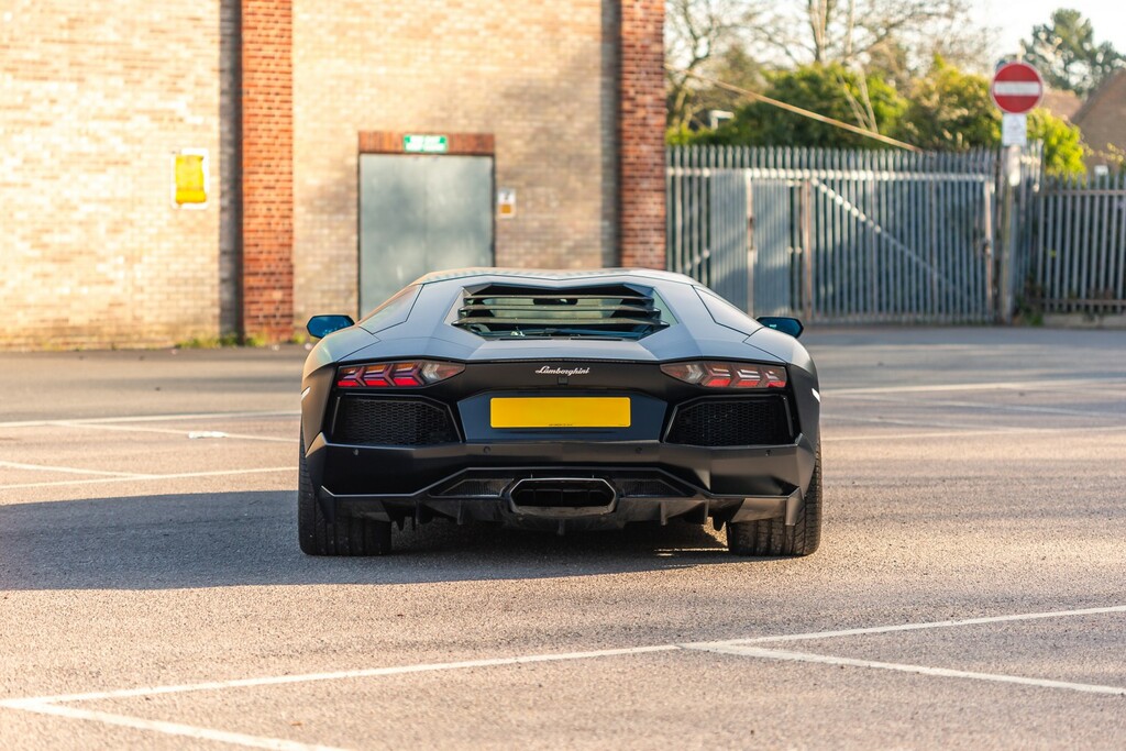 Lamborghini Aventador V12 White #79