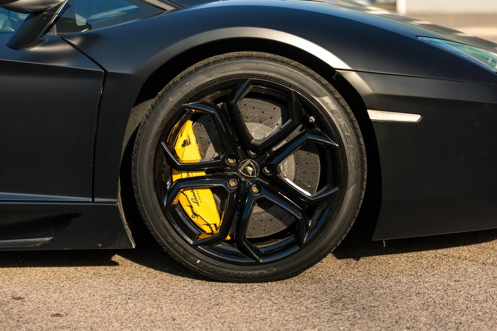 Lamborghini Aventador V12 White #87