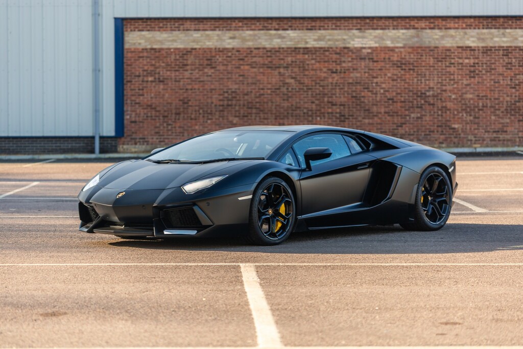 Lamborghini Aventador V12 White #85