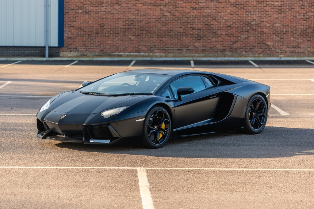 Lamborghini Aventador V12 White #19
