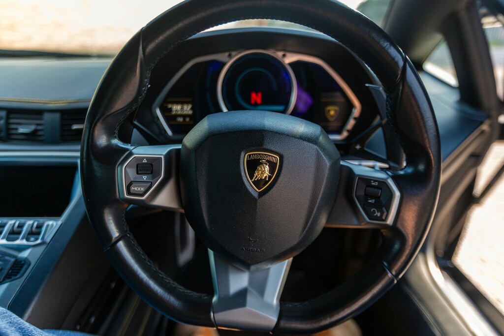 Lamborghini Aventador V12 White #59
