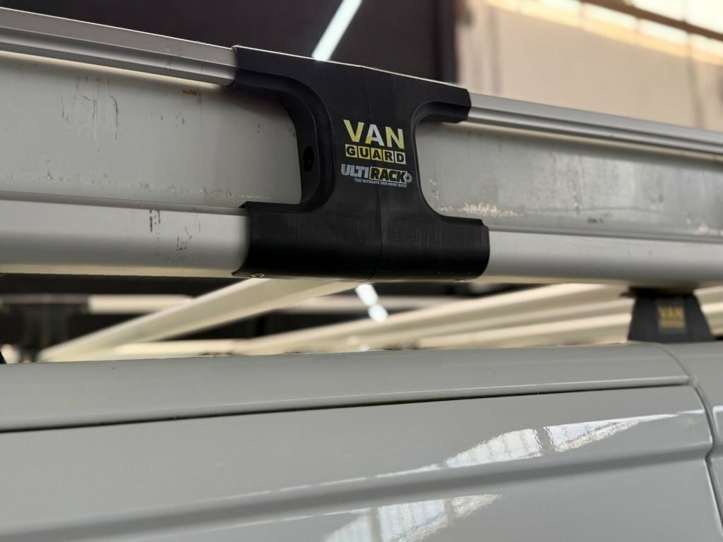 Nissan NV300 2L Acenta White #3