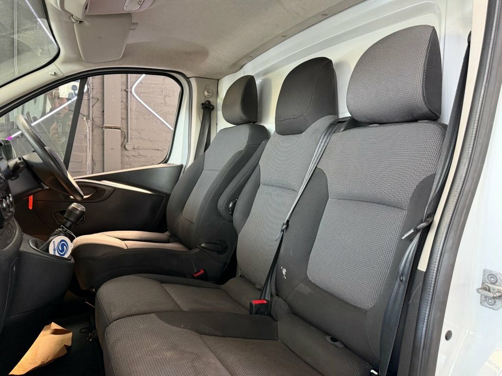Nissan NV300 2L Acenta White #4