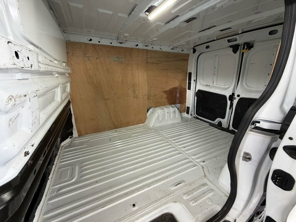 Nissan NV300 2L Acenta White #6