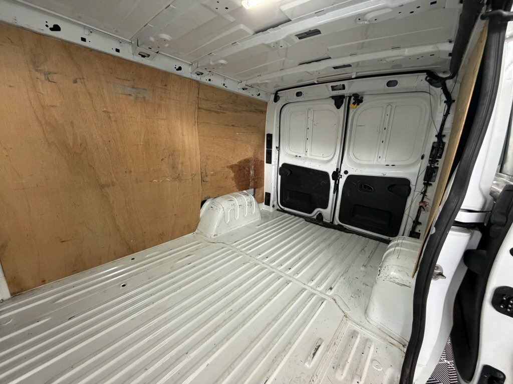 Nissan NV300 2L Acenta White #5