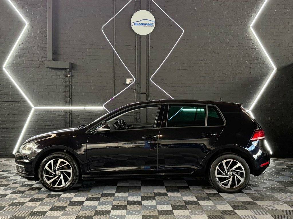 Volkswagen Golf 1.6L Match GM68SNN Black #4