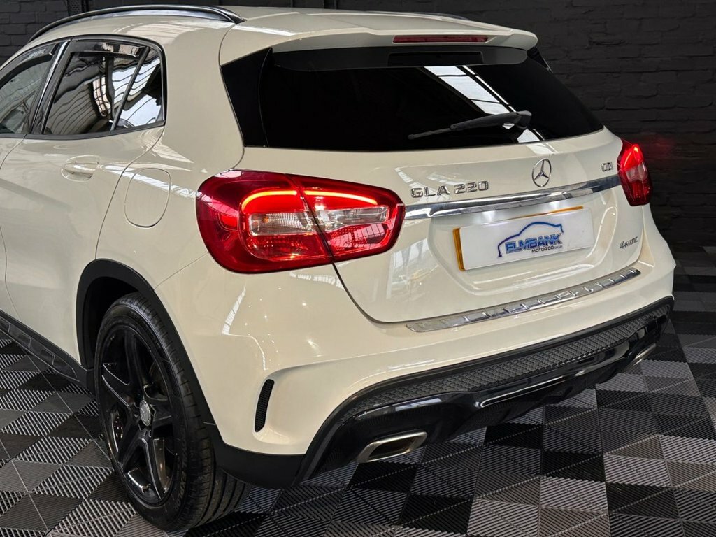 Mercedes-Benz GLA Class 2.1 Gla200 Cdi Amg Line 4Matic Silver #26