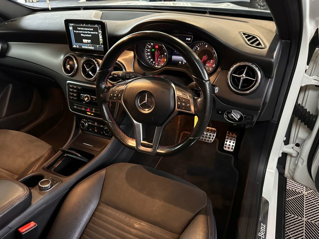 Mercedes-Benz GLA Class 2.1L Amg Line White #2