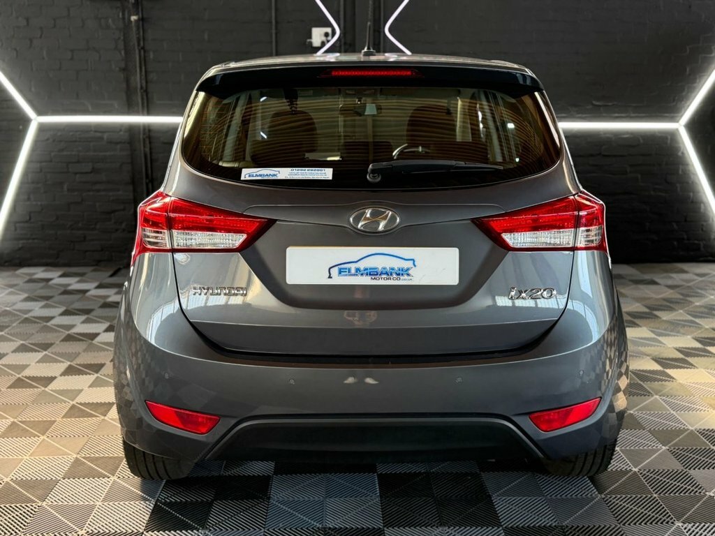 Hyundai Ix20 1.6L Premium White #17