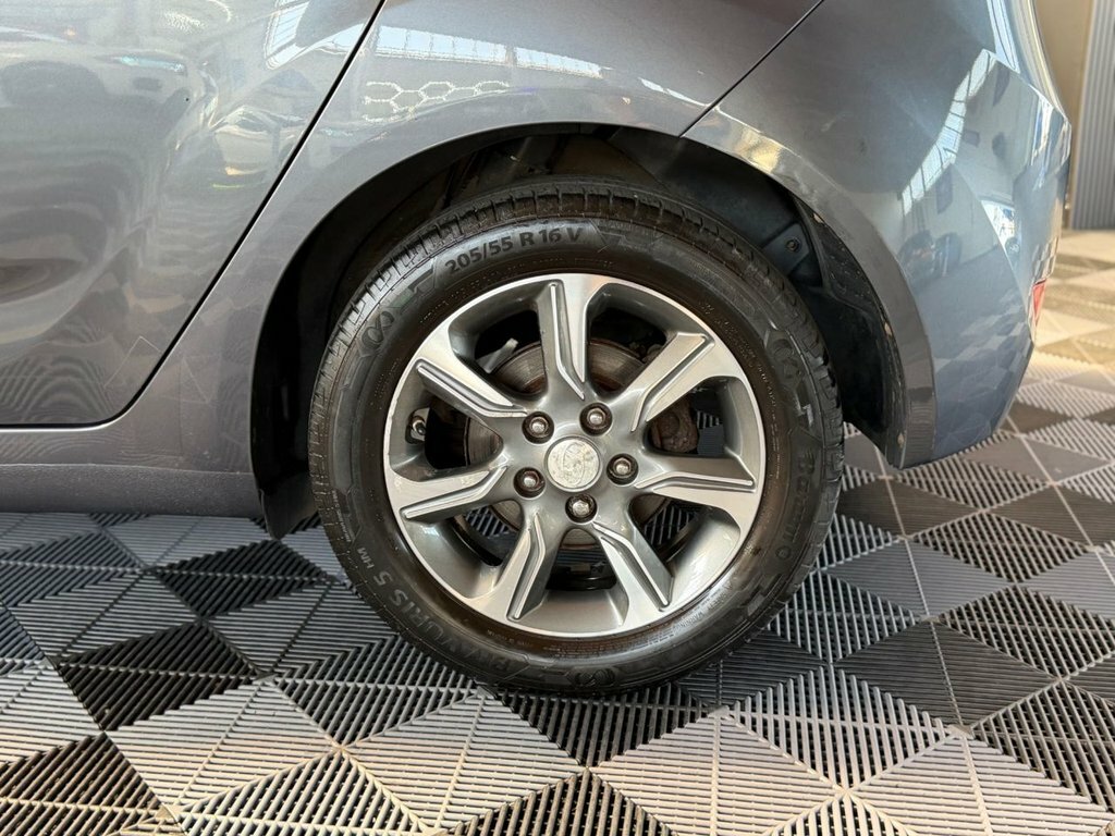 Hyundai Ix20 1.6L Premium White #16